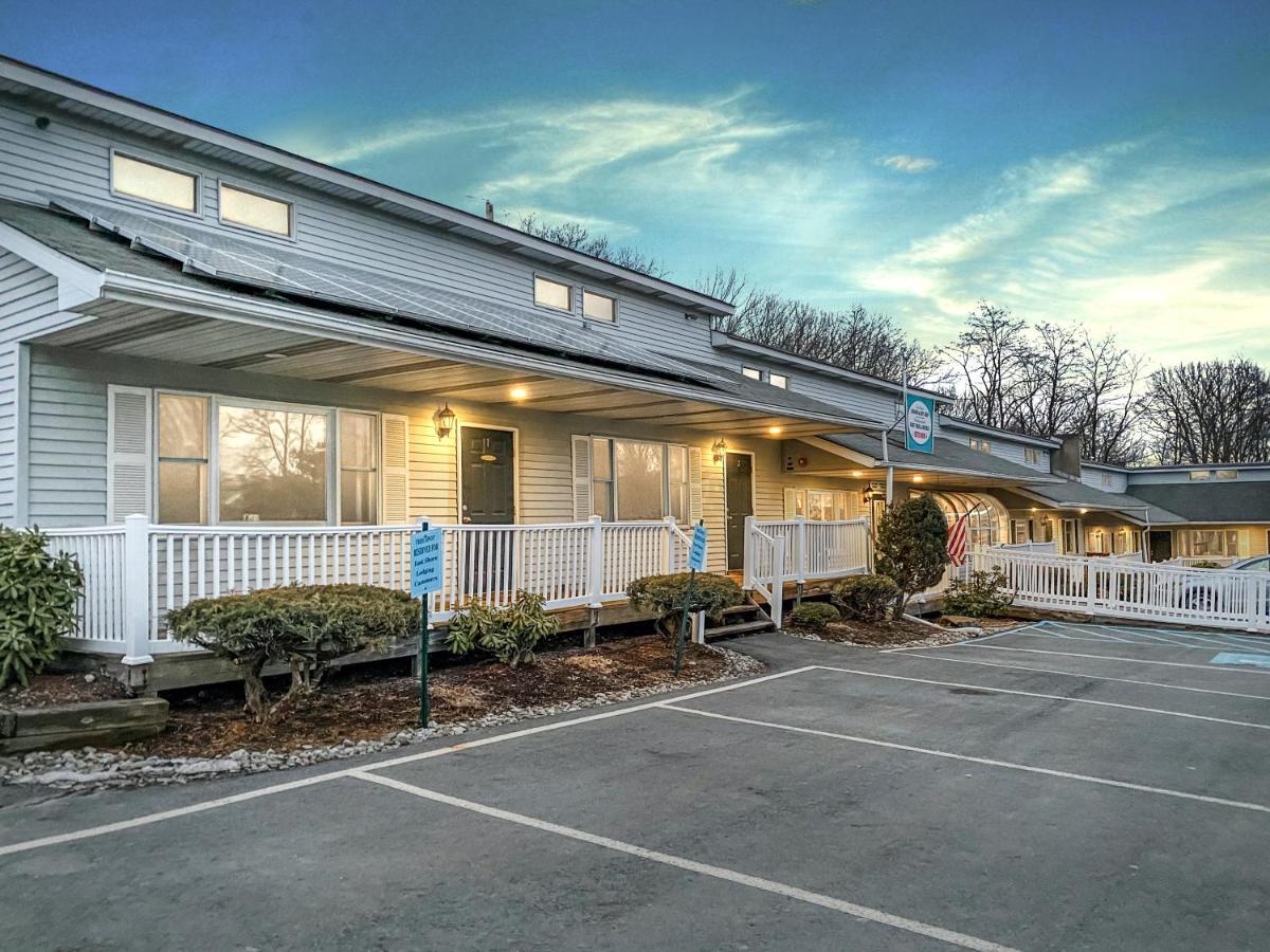 East Shore Lodging Hawley Exterior photo