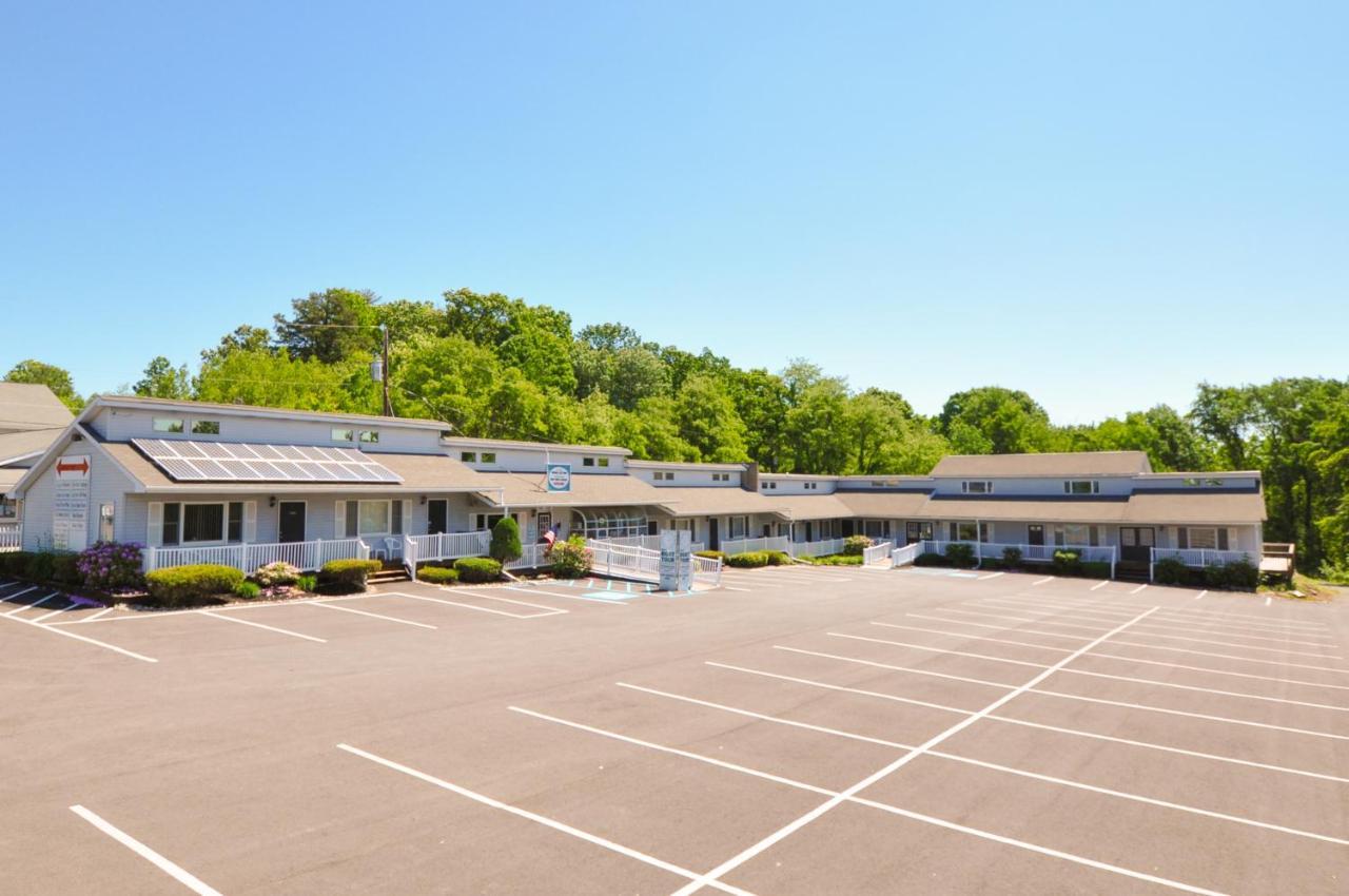 East Shore Lodging Hawley Exterior photo