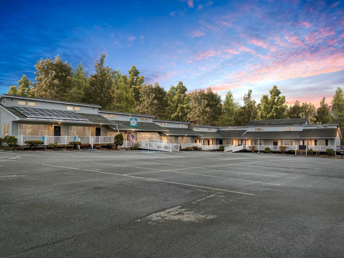 East Shore Lodging Hawley Exterior photo